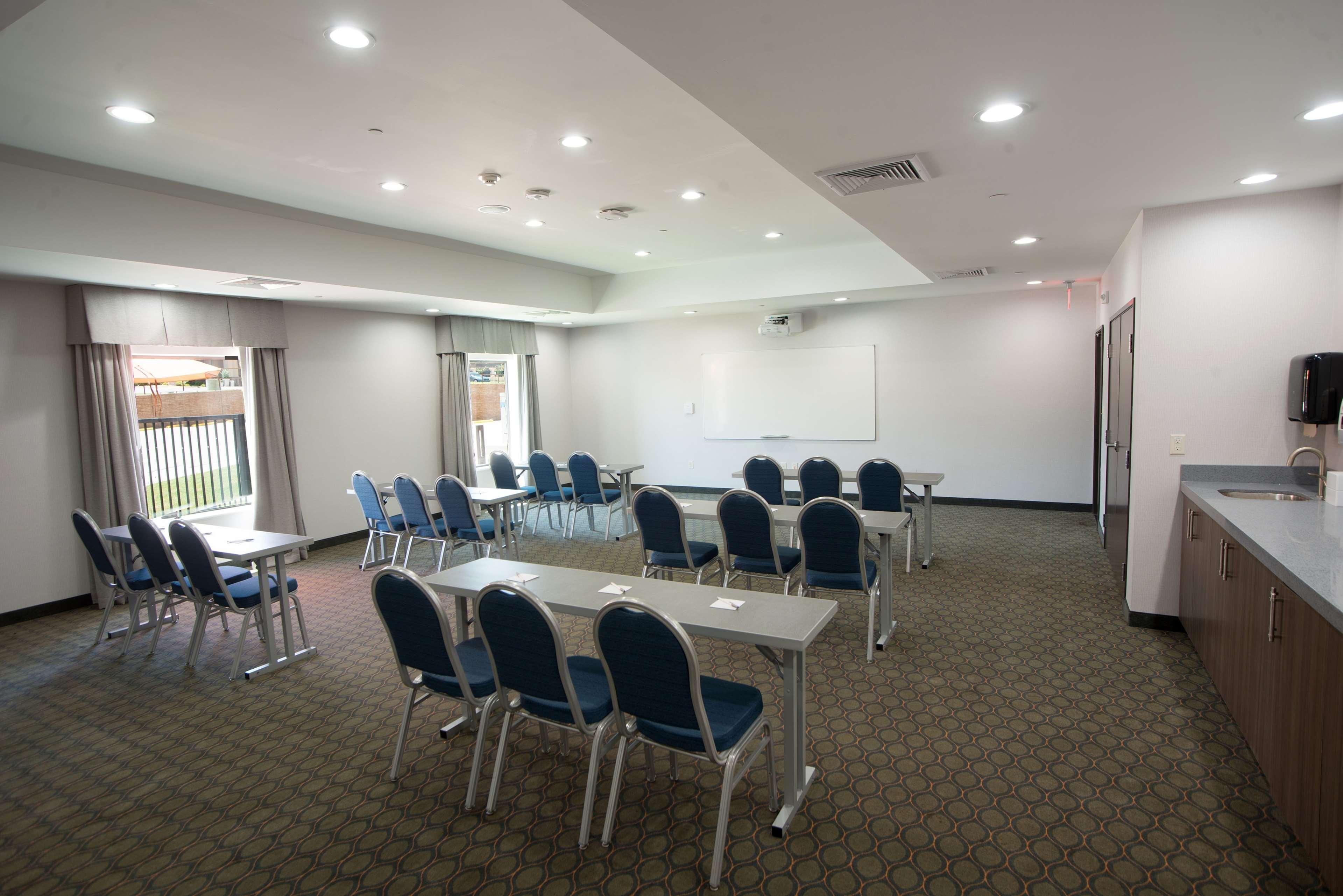 Hampton & West Hotel 3*