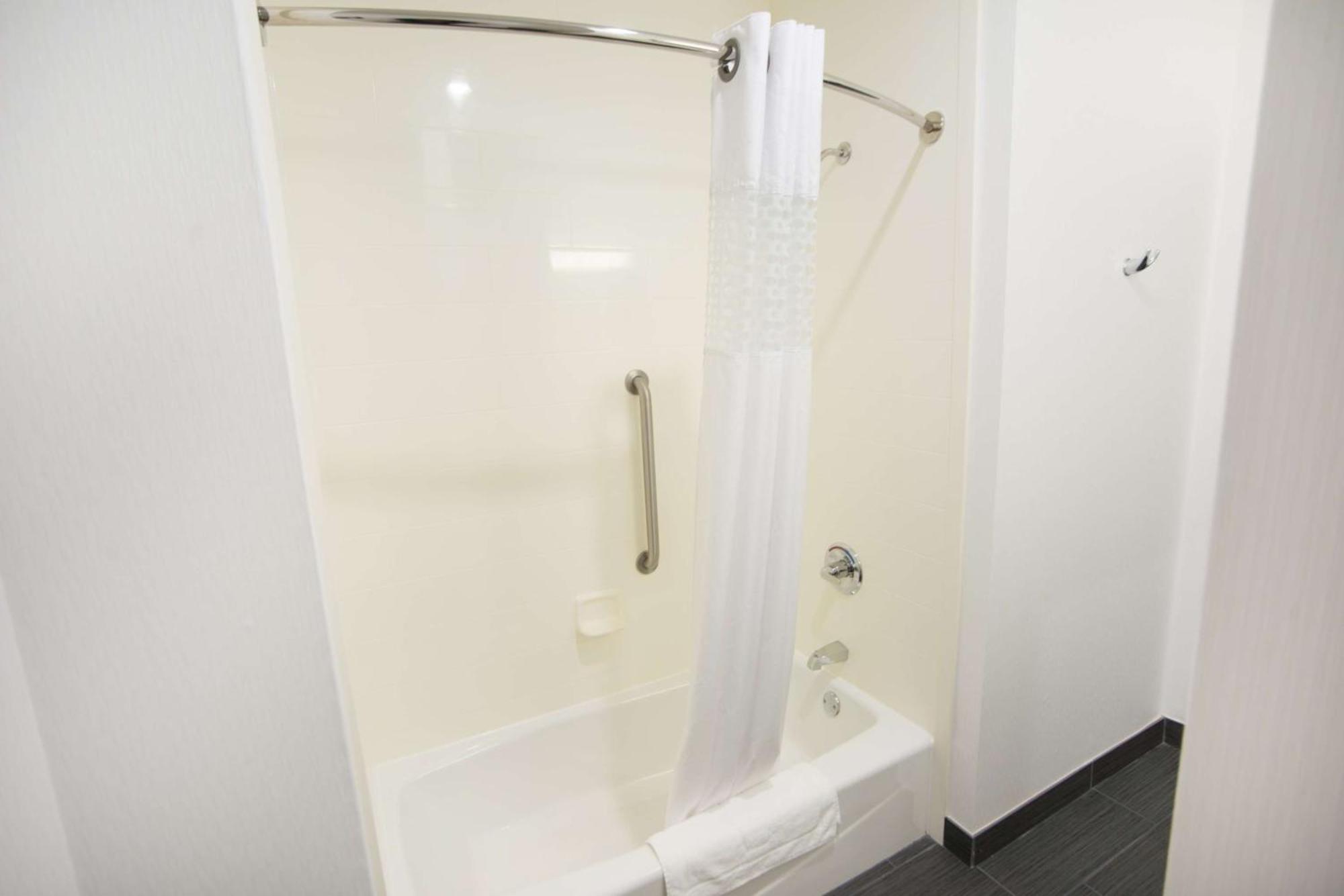Hotel Hampton & West 3*