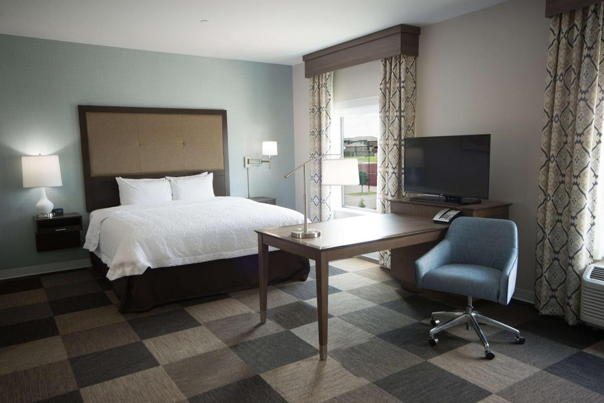 Hampton & West Hotel 3*